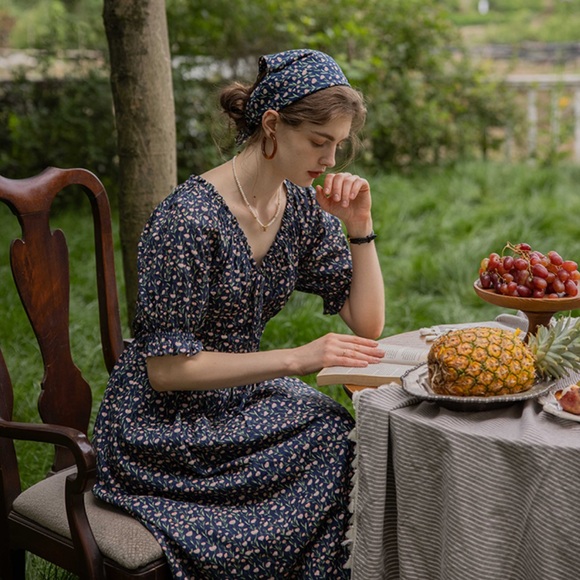 Black floral print midi dress - Picture 2 of 7